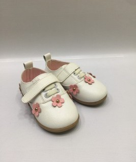 Pretty White Pumps Shoe For Girls 1